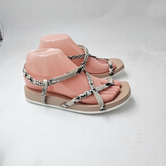 A New Day Eden Snakeskin Toe Loop Sandals Womens 7 Gray Strappy Hook Loop - Picture 6 of 10